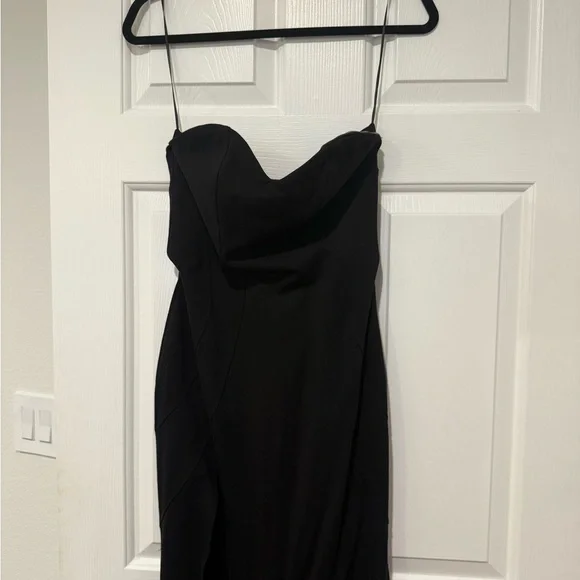 Showpo Black Strapless Dress with Slit and Sweetheart neckline - Picture 4 of 8